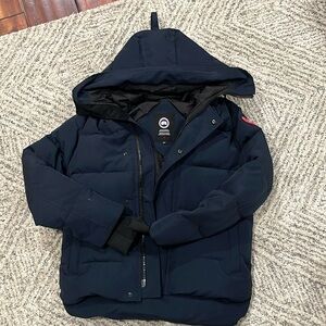 Men’s Small Navy Canada goose jacket. Worn twice. Too big for me